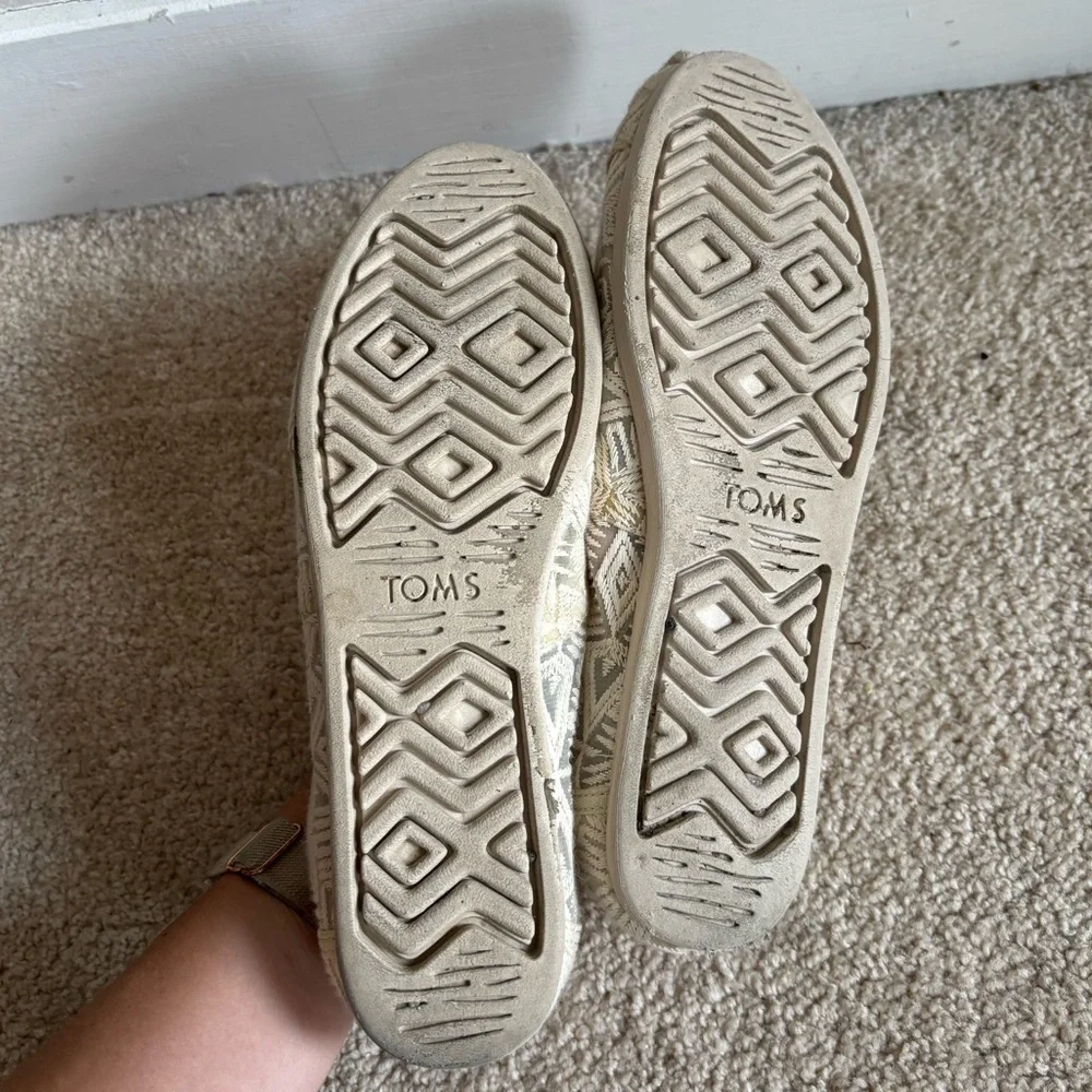 TOMS Women's Cream Patterned Flats